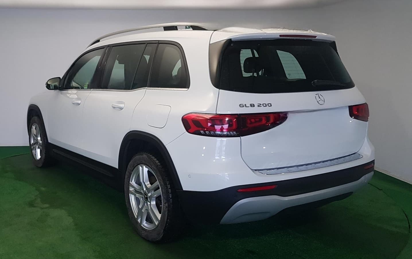 Mercedes-Benz GLB 200 - zdjęcie 2