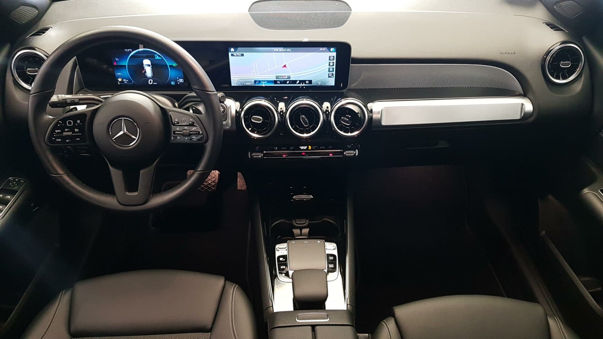 Mercedes-Benz GLB 200 - zdjęcie 4