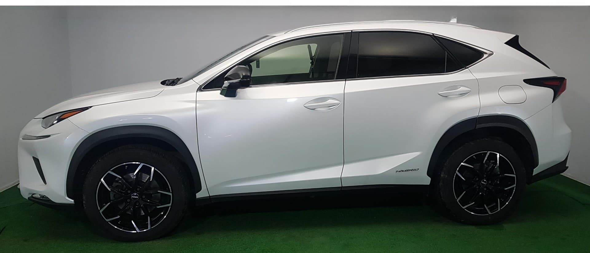 Lexus NX 300h Business Edition - zdjęcie 3